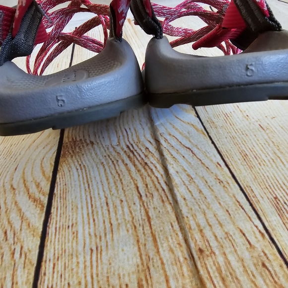 Chaco Pink & Gray sandals - Picture 4 of 8